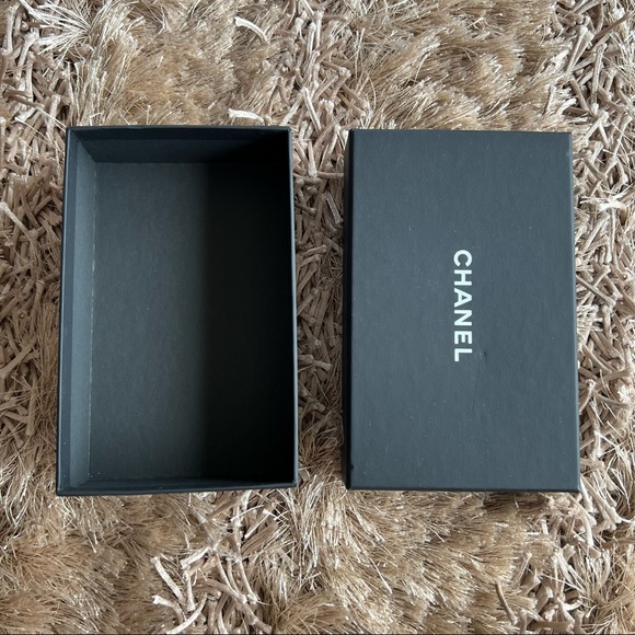 Authentic Chanel dust box - Picture 2 of 6